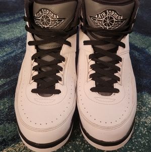 Air Jordan Retro Black / White Size 11